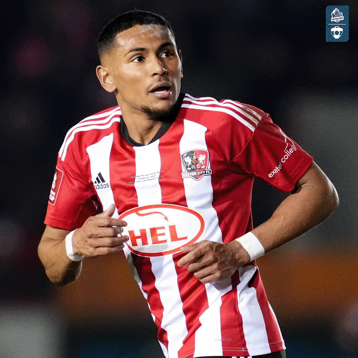 Footballogue's tweet photo. 𝗖𝗛𝗔𝗧 𝗚𝗣𝗧 𝗗𝗘𝗩𝗜𝗘𝗡𝗧 𝗔𝗚𝗘𝗡𝗧 𝗗𝗘 𝗝𝗢𝗨𝗘𝗨𝗥 !!! 😄 📱

Demetri Mitchell, ancien joueur de Manchester United, a expliqué dans une interview qu'il avait 𝗨𝗧𝗜𝗟𝗜𝗦𝗘́ 𝗖𝗛𝗔𝗧 𝗚𝗣𝗧 pour négocier son contrat dans un club de D3 anglaise... 

"ChatGPT a été 𝗟𝗘 𝗠𝗘𝗜𝗟𝗟𝗘𝗨𝗥 𝗔𝗚𝗘𝗡𝗧 que j’aie jamais eu dans ma carrière. (…) Leyton Orient m’a envoyé une offre et j’ai utilisé ChatGPT pour demander 𝗖𝗢𝗠𝗠𝗘𝗡𝗧 𝗡𝗘́𝗚𝗢𝗖𝗜𝗘𝗥 𝗘𝗧 𝗤𝗨𝗢𝗜 𝗗𝗜𝗥𝗘."

L'intelligence artificielle l'a notamment aidé pour calculer les coûts que représenteraient son déménagement à Londres, et le salaire qu'il devrait demander en conséquence.

Histoire drôle, inquiétante, intéressante ou un peu les trois ? 😅

(@FromMyLeft)