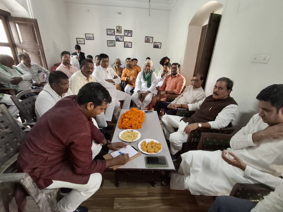 Ramashishmlc's tweet image. आज बस्ती में राष्ट्रीय अध्यक्ष केन्द्रीय मंत्री चौधरी जयंत सिंह जी के कार्यक्रम के लिए बस्ती- गोरखपुर मडल के पदाधिकारियों के साथ योजना बैठक में रहा ।