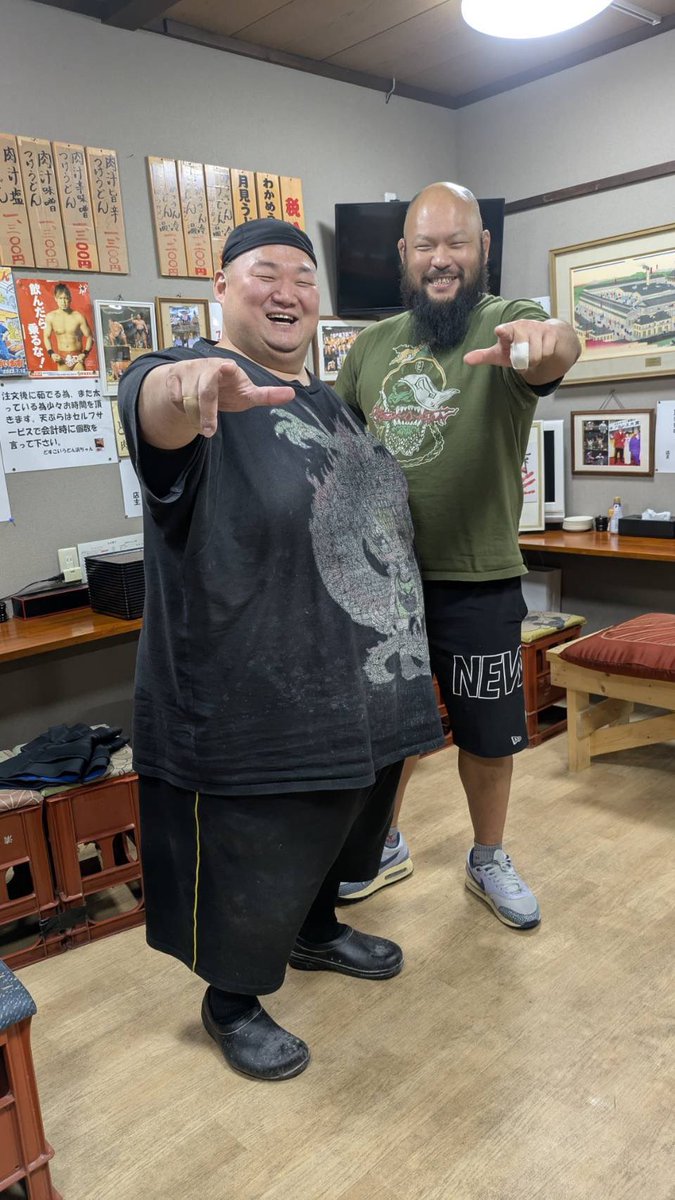 Great_O_Khan's tweet photo. 前橋の「どすこいうどん浜ちゃん」を支配した👑

他団体＆相撲部屋のちゃんこは初めて食ったが美味じゃった https://t.co/pu45J4gBVj