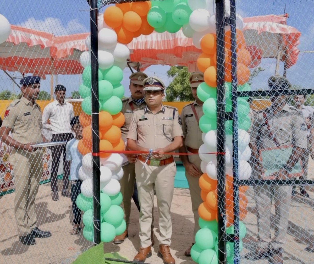 IGP_RajkotRange's tweet image. સન ૨૦૨૫  દેવભૂમિ દ્વારકા જિલ્લાના વાર્ષિક ઇન્સ્પેક્શન દરમ્યાન રાજકોટ રેન્જ આઈજીપી શ્રી અશોક કુમાર સર દ્વારા હેડક્વાટર ખાતે નવનિર્મિત **“બોક્સ ક્રિકેટ ગ્રાઉન્ડ”**નું લોકાર્પણ કરવામાં આવ્યું.

@akumarips @GujaratPolice @sanghaviharsh @SP_Dwarka 
@dgpgujarat