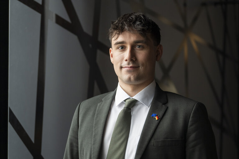 🇪🇺🔥 „Ich habe Kriegsverbrecher fast ins EU-Parlament eingeladen“ – der fraktionslose Europaabgeordnete <a href="/LukasSieperMdEP/">Lukas Sieper, MdEP</a>  erklärt exklusiv bei FOKUS AFRIKA, wie es dazu kam, dass RSF-Milizen fast im <a href="/Europarl_DE/">Europaparlament</a> gelandet wären – und was er daraus gelernt hat.

Jetzt lesen 🗞️👇🏼