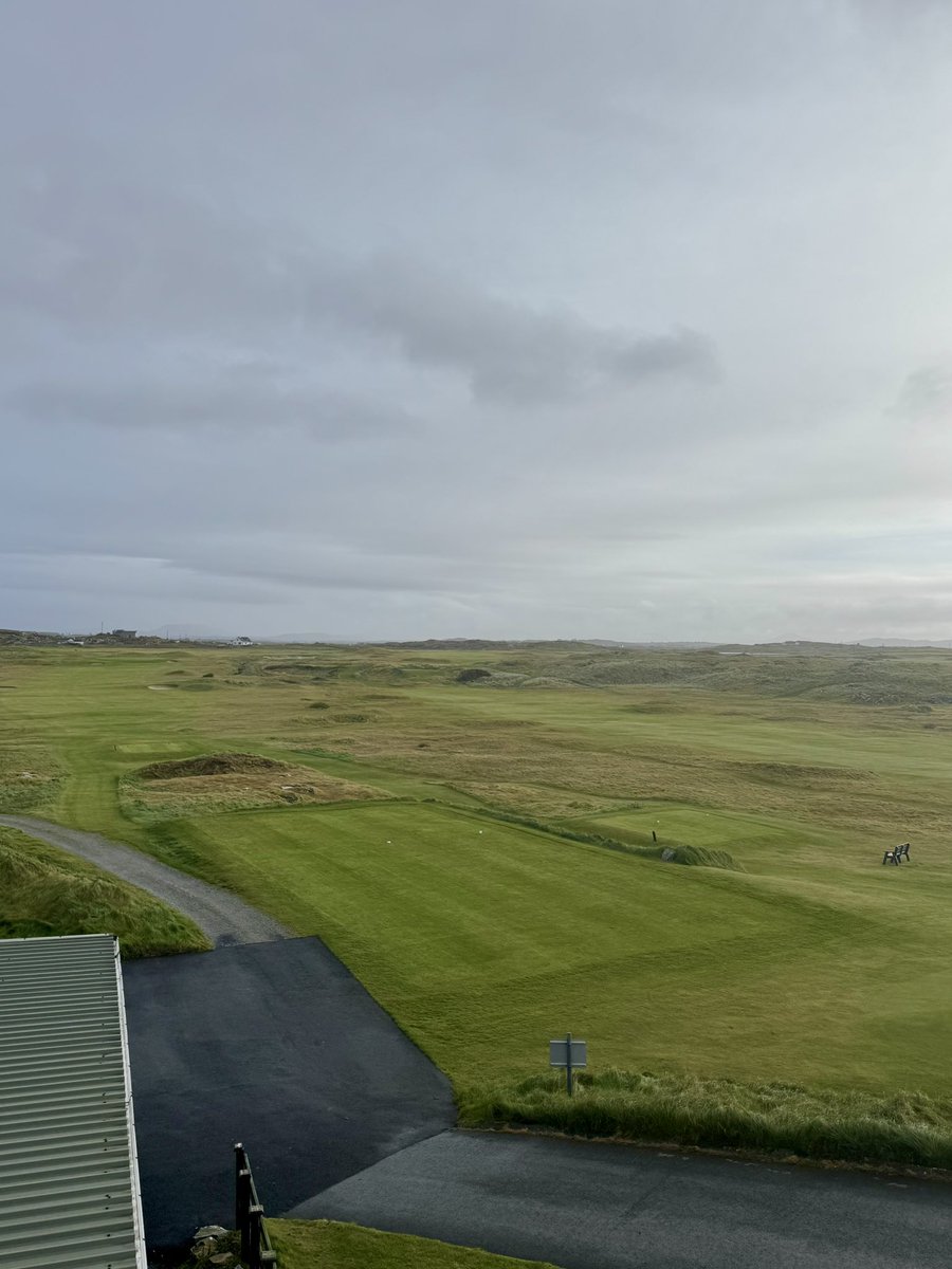 NationGolfing's tweet image. If golf travel is about the journey as it is the golf then Connemara is absolute bucket list stuff. The beauty is in the difficulty in getting here and the sheer magnitude of the landscape you have to navigate. The golf course is pretty special too.. @ConnemaraLinks #golftwitter