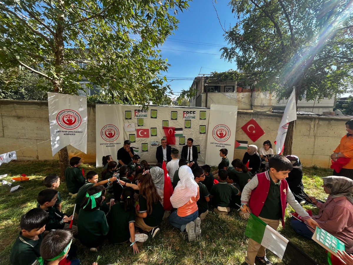 Birlikte OKU’yoruz Projesi – Filistin Temalı Etkinlik

Şehit Yusuf Çavuş İlkokulumuz tarafından yürütülen Birlikte OKU’yoruz – Okuma Alışkanlığının Geliştirilmesi Projesi kapsamında düzenlenen programın bu haftanın konusu Filistin oldu.