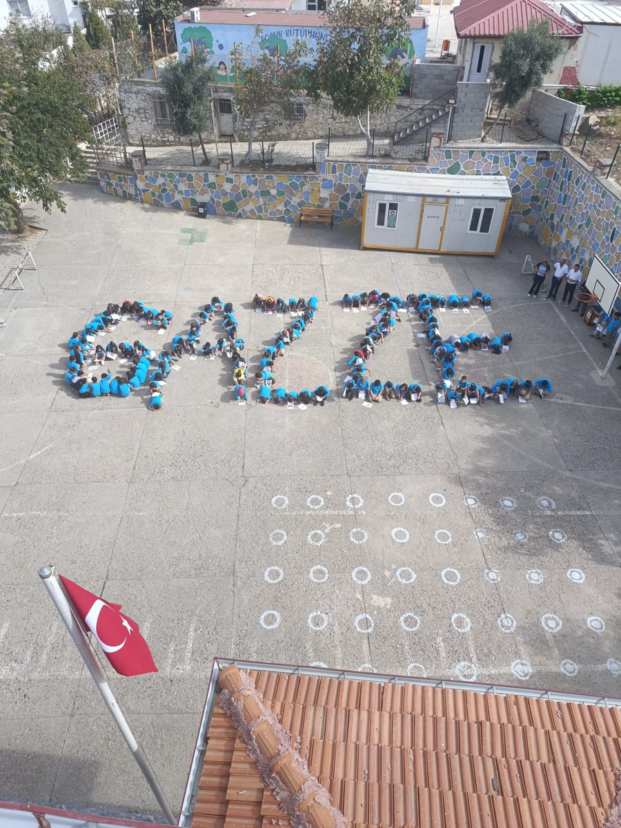 burakdrn31's tweet photo. 70. Yıl iskan ilkokulu 🇹🇷🇵🇸 #FreeGaza #freepalesti̇ne https://t.co/CAUrztbcdU