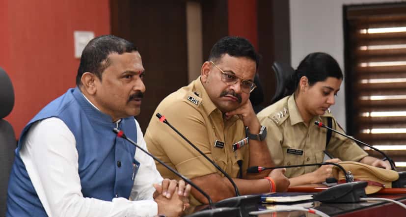 #छत्रपतीसंभाजीनगर नाशिक येथे २०२७ मध्ये होऊ घातलेल्या सिंहस्थ कुंभमेळ्यानिमित्त वेरुळ- घ्रुष्णेश्वर, पैठण या जिल्ह्यातील तीर्थक्षेत्रांवर पर्यटक येण्याची संभावना लक्षात घेता जिल्ह्यात विविध सुविधांची निर्मिती करण्यासाठी ८७१९ कोटी रुपयांचा प्राथमिक आराखडा तयार करण्यात आला आहे.