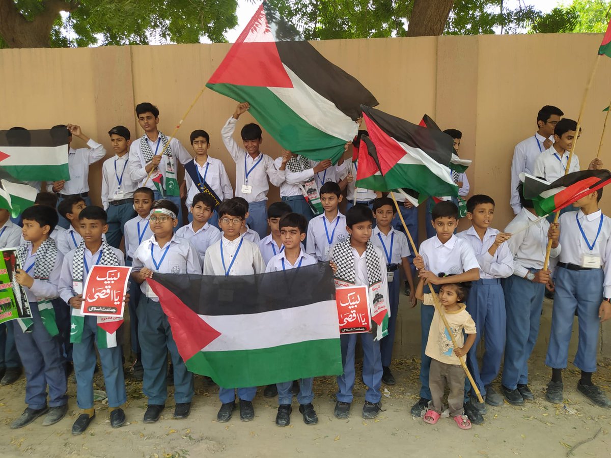 JIwomenKarachi's tweet image. امیر جماعت اسلامی پاکستان حافظ نعیم الرحمن کی اپیل پر یوم تجدید عہد 7اکتوبر کے دن ضلع  ائیرپورٹ خواتین اور اسکولوں کے بچے فل س طین کے ساتھ اظہار یکجہتی کررہے ہیں 
#طوفان__الاقصى #GazaGenocide #jiwomenkhi #ghazagenocide #Gaza #samudflotilla #youth #women