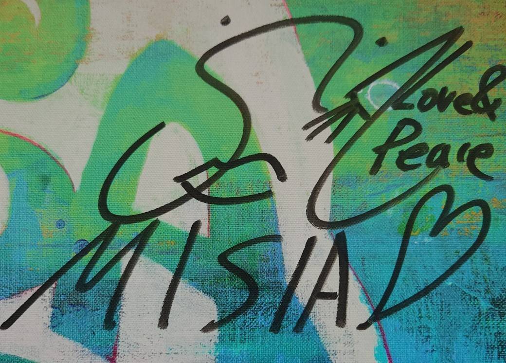 C7Ln4b's tweet image. 繰り上げ当選🎉したお宝💎
受け取りました😙
サインは丁寧に書かれているし
大切にいたします
繰り上げ当選なのにシリアルナンバーが
なぜか100番代　多くのキャンセル❌️が
出たのでしょうか🤔