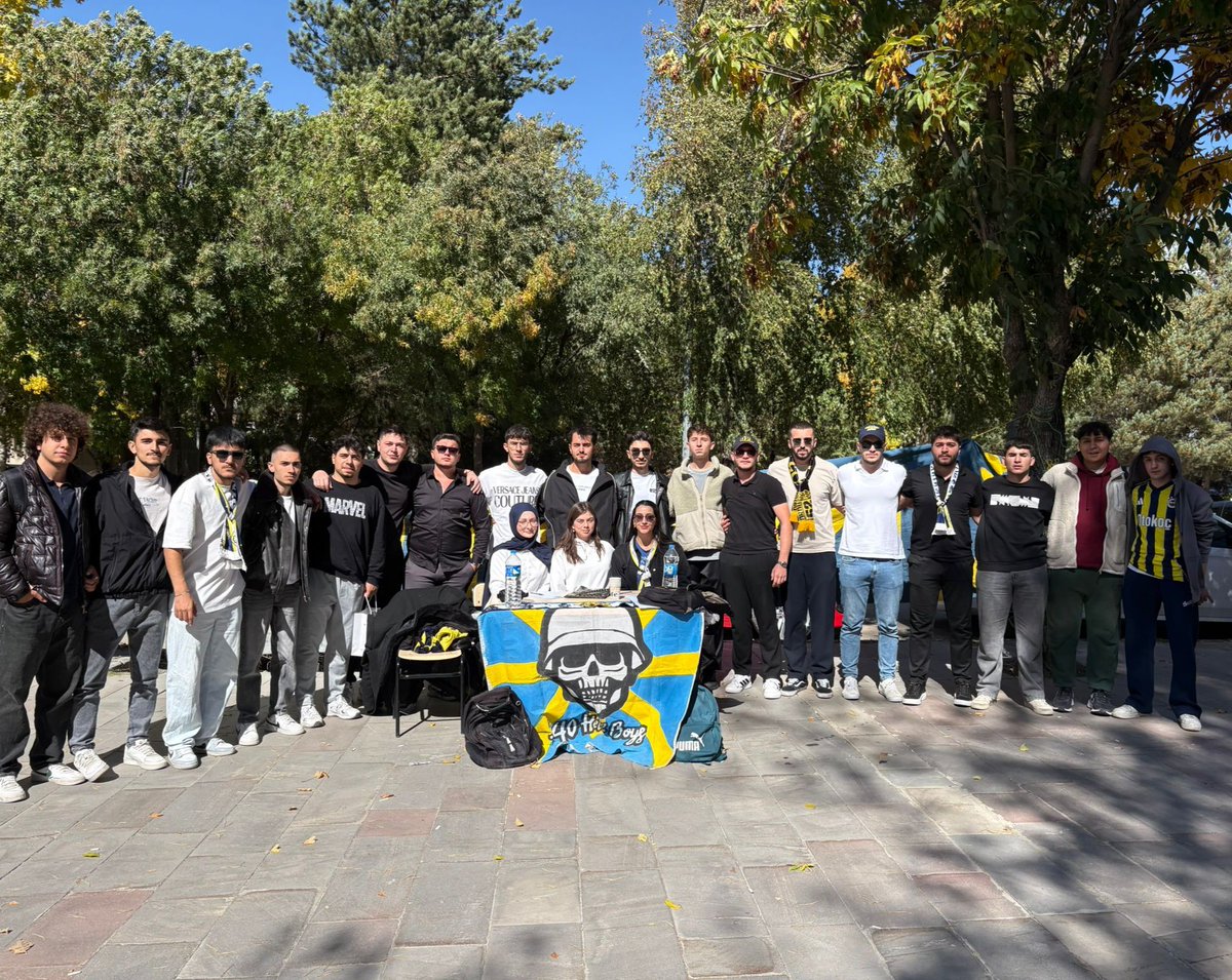 Merkezi yemekhane (mediko) önünde standımızı açmış bulunmaktayız. Tüm Fenerbahçeli kardeşlerimizi bekliyoruz.
#AtaturkUNIGFB