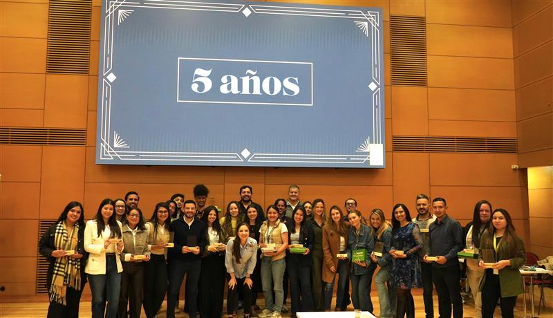 Lisbeth9903's tweet photo. En @FalabellaColombia celebramos la trayectoria de más de 40 colaboradores que con su talento y dedicación han acompañado nuestro crecimiento. El camino recorrido es tan valioso como el que seguimos construyendo juntos. 📷 #TalentoFalabella https://t.co/FAifcw4XsO