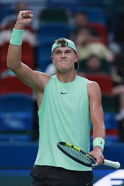 PrinceHolger_'s tweet photo. INTO THE QF AT @SH_RolexMasters 🇨🇳

Holger Rune 🇩🇰 def Giovanni Mpetshi Perricard 🇫🇷 in three sets (6-4, 6-7, 6-3) and reaches the quarter-finals for the first time in Shanghai.

Vamos @holgerrune2003🔥 https://t.co/lrdcAnxLAp