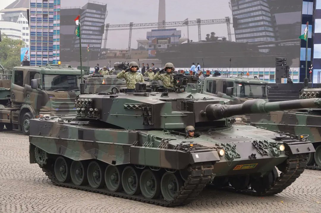 Cakra_Kostrad's tweet photo. Kendaraan Tempur Main Battle Tank Leopard 2A4 Hiasi Monas
@Puspen_TNI @tni_ad @divif_1_kostrad @divif2kostrad @divif3kostrad #tni #tniad #Kostrad #Cakra #kostradpeduli #kostradberbagi #TNIADMengabdiDanMembangunBersamaRakyat #penkostrad https://t.co/aSslFO6KUf