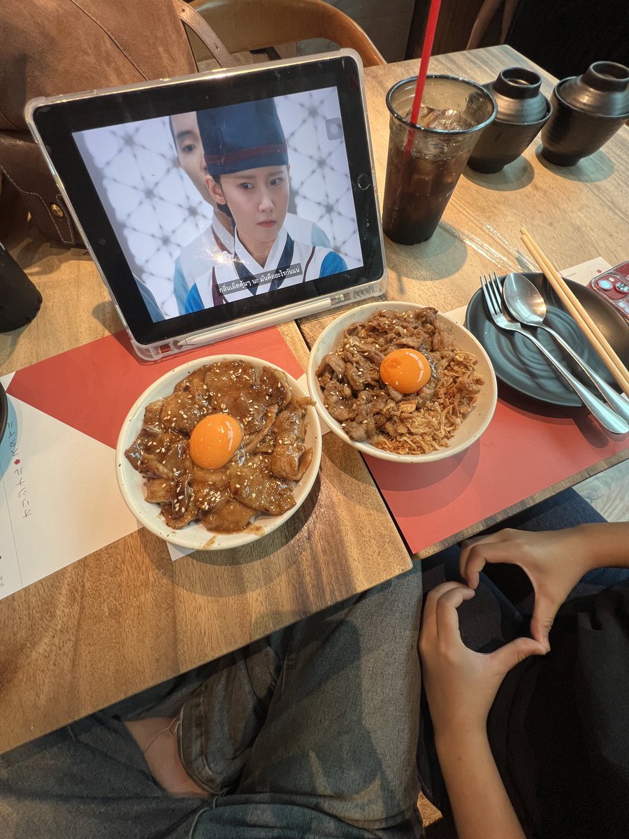 fallinginloveui's tweet photo. เจอแยวคนที่รอเราทำใบขับขี่8ชม.แบบมะบ่น>< https://t.co/Kk2QHnhBiz
