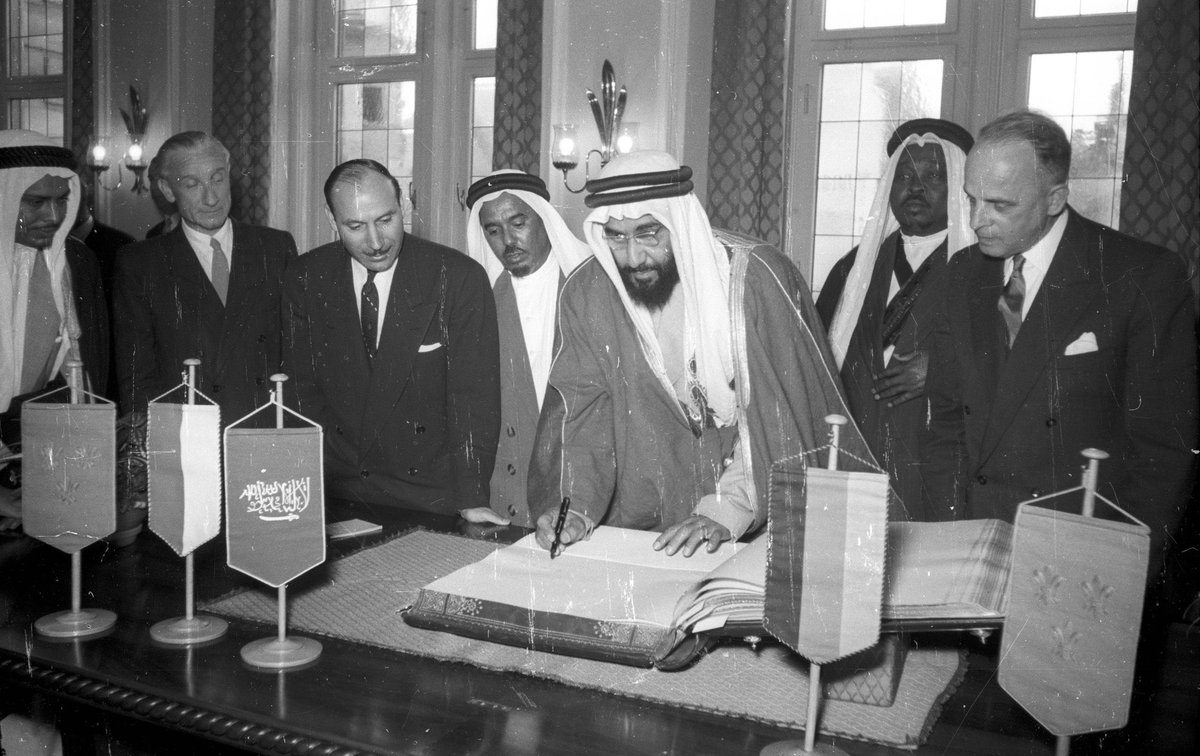 أَبْلَق. tweet media