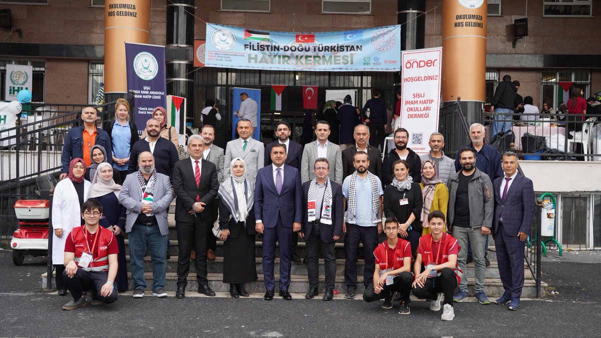 ✨️Millî Eğitim Müdürümüz Murat Mücahit Yentür, Şişli Yunus Emre Anadolu İmam Hatip Lisesi’nde öğrencilerimizin öncülüğünde düzenlenen Filistin–Doğu Türkistan Kermesini ziyaret etti.

Kalplerini mazlum coğrafyaların acısına açan gençlerimiz, kardeşlik ve dayanışma duygularını