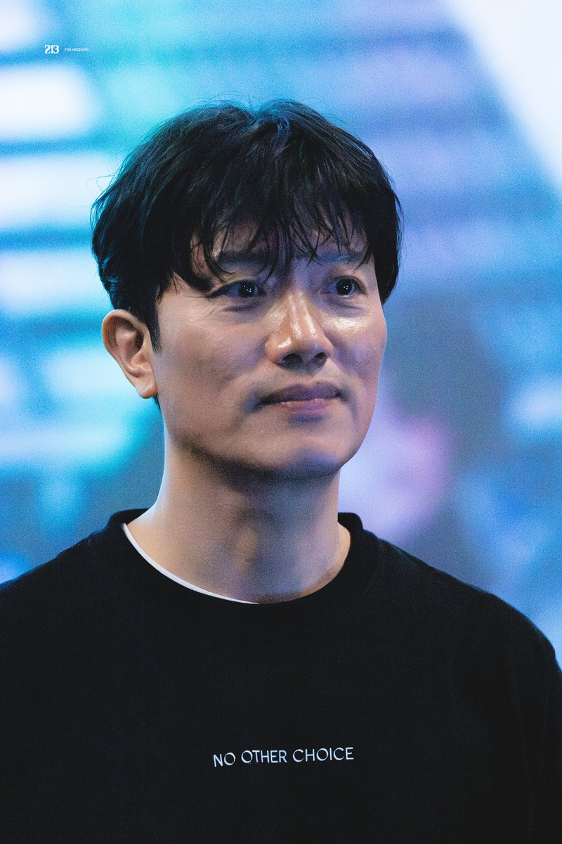 213__soon's tweet photo. 251005 어쩔수가없다 무대인사 

말랑말랑
 #박희순 #ParkHeeSoon #어쩔수가없다 https://t.co/aQOzJDz6o4