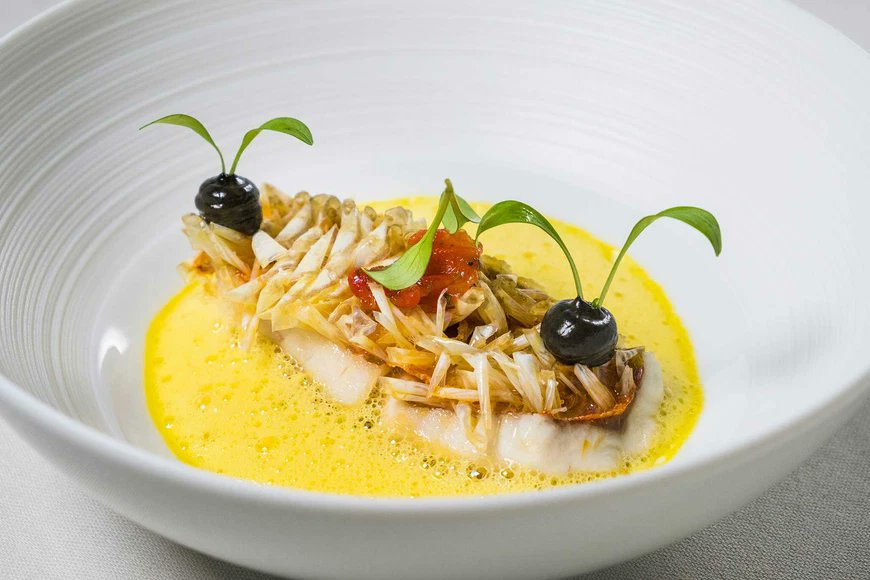 Höchstbewertung für Basler Spitzenküche - Das Cheval Blanc des Grand Hotel Les Trois Rois glänzt erneut im <a href="/falstaff/">FALSTAFF</a> Restaurant- und Beizenguide 2026. Basel hat allen Grund, stolz zu sein: Gleich zweimal wurden Maximalpunkte vergeben – unter anderem an das renommierte Cheval