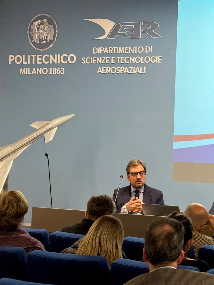 Il Presidente del LAC, Paolo Cerabolini, ha incontrato l'Assessore allo Sviluppo Economico di <a href="/RegLombardia/">Regione Lombardia</a>, Guido Guidesi. L'incontro è stata l'occasione per mettere a fattor comune ed aprire un confronto sulle iniziative strategiche in essere e futuro a sostegno del settore.