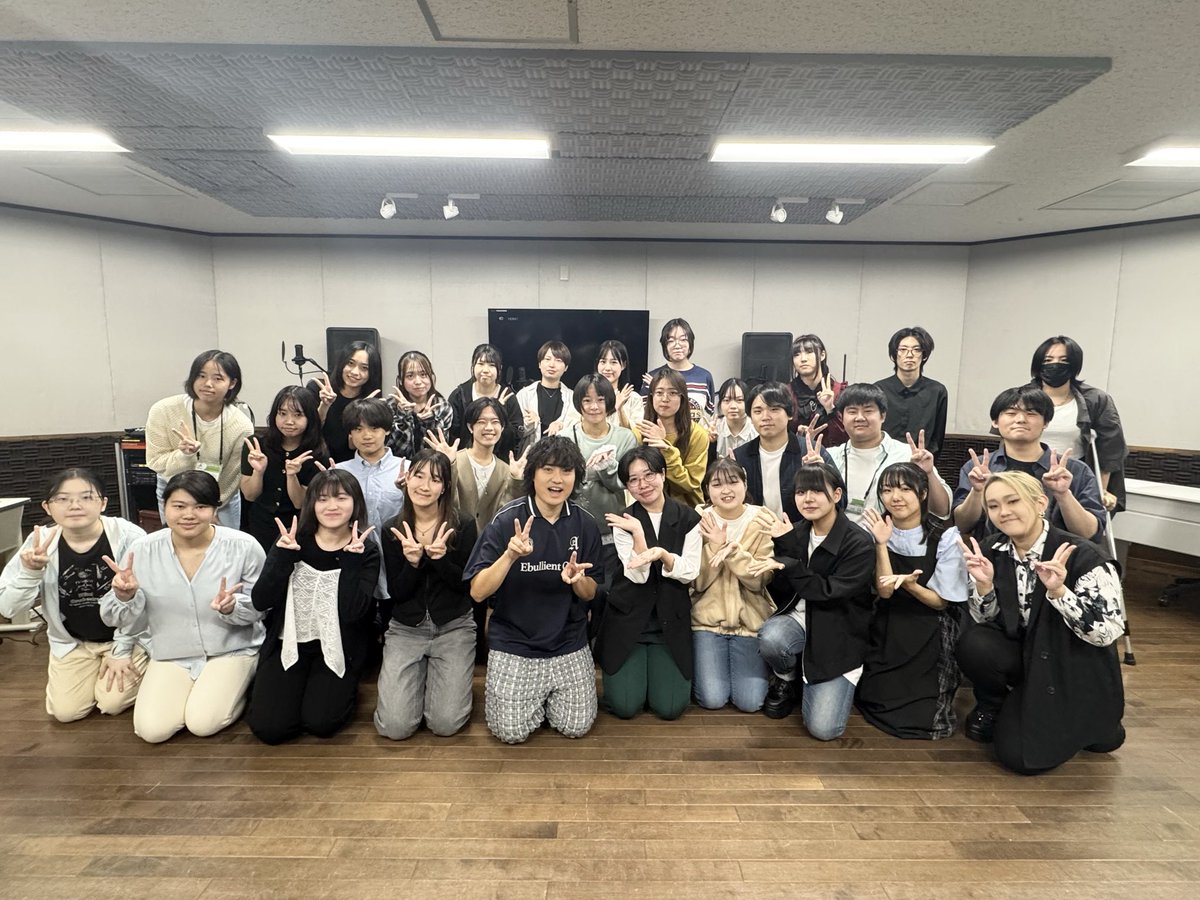 oas_bac's tweet photo. 『ヒプノシ���マイク』有栖川帝統役などをつとめる声優 #野津山幸宏 さんが来校‼︎🌈

オープンキャンパスと在校生授業を実施して頂きました☺️🎙️

野津山さんにアテレコを見て頂きアドバイスをいただいたり、様々なご質問にお答え頂きました‼︎✨
ありがとうございました‼︎🌼 https://t.co/feWPJjrP5J