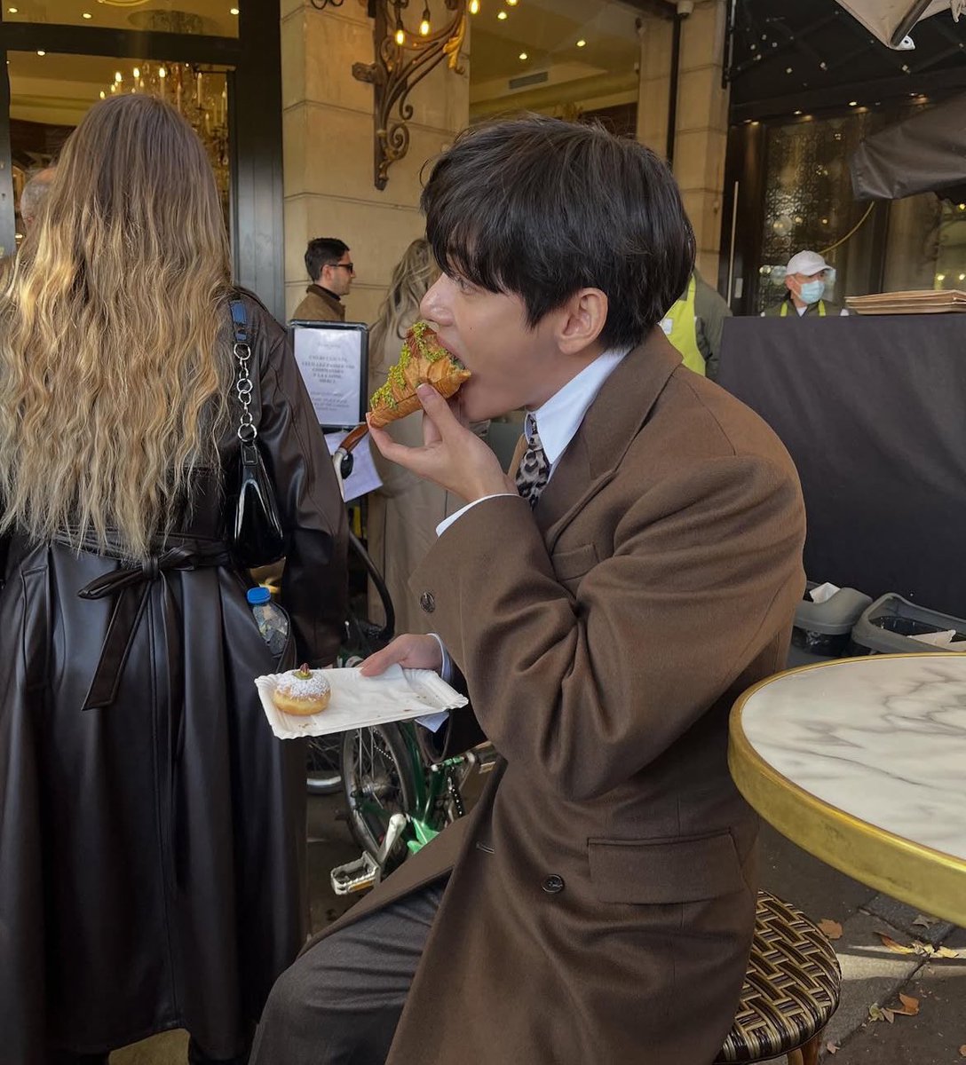 10 อันดับคนที่กินครัวซองแล้วดูอร่อยมากที่สุด

อันดับ 1 :