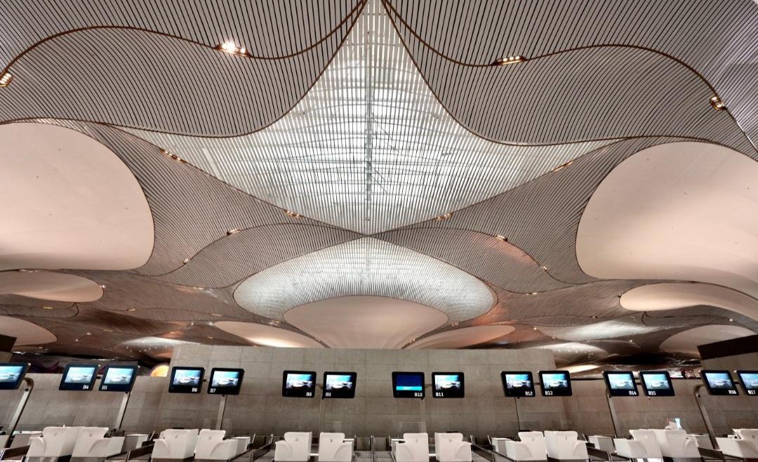 RahulYadav61762's tweet image. 🚨 First look at the stunning interiors of the newly built Navi Mumbai International Airport — a blend of modern design and Indian aesthetics. ✈️🇮🇳 
(Pics: NDTV)
#NaviMumbaiAirport #Aviation #Infrastructure #India #Development