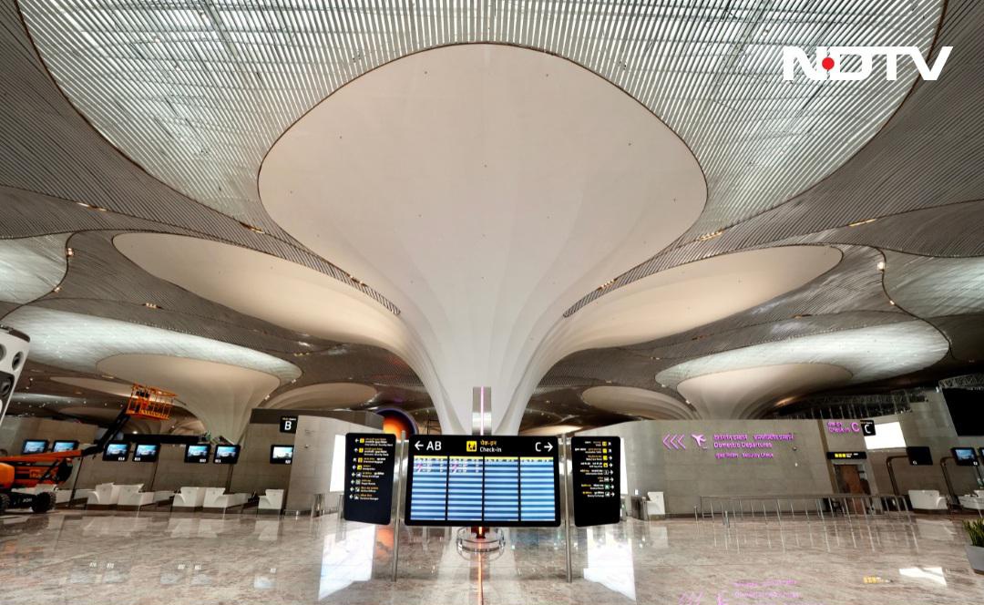 RahulYadav61762's tweet image. 🚨 First look at the stunning interiors of the newly built Navi Mumbai International Airport — a blend of modern design and Indian aesthetics. ✈️🇮🇳 
(Pics: NDTV)
#NaviMumbaiAirport #Aviation #Infrastructure #India #Development