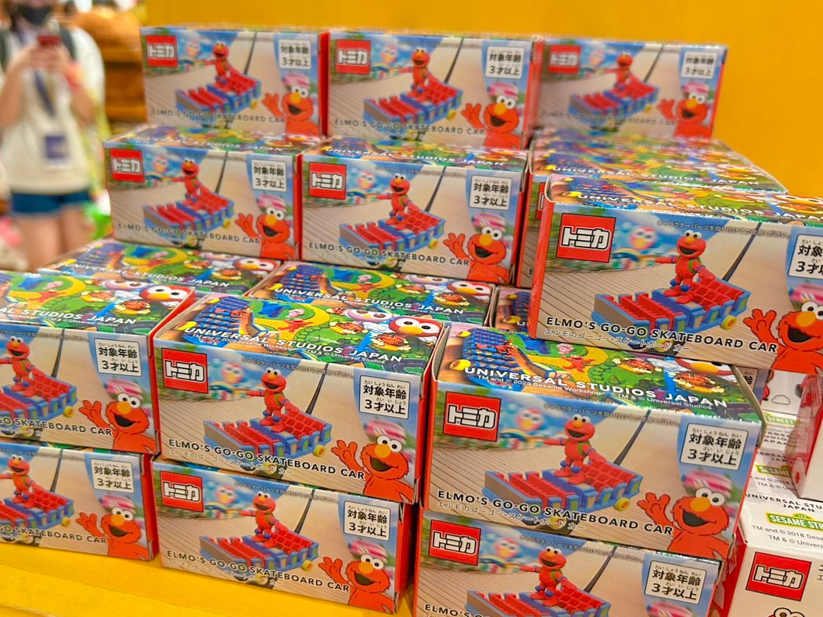 エルモのゴーゴー・スケートボードがトミカに