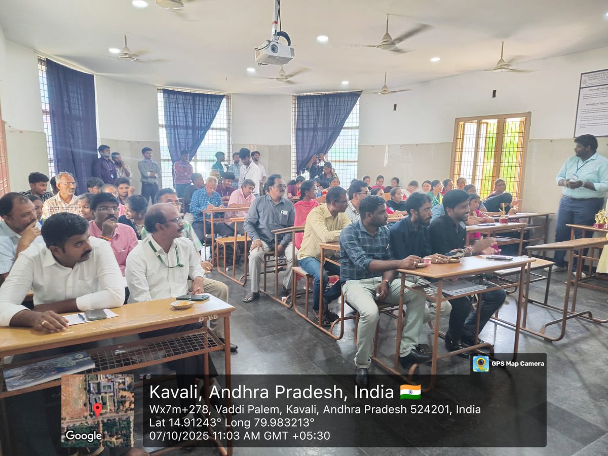 pbrvitsofficial's tweet photo. 📚👨👩👧👦 Parents Meet 2025 @ 𝐏𝐁𝐑 𝐕𝐈𝐓𝐒 (CSE Dept)
Held on Oct 7, 2025 — a day of appreciation, interaction & recognition! 🏆
Prizes were awarded to toppers, and parents engaged with faculty, celebrating student success & growth. 🌟
#ParentsMeet #PBRVITS #CSE #AcademicExcellence https://t.co/MkeHnPjLvI
