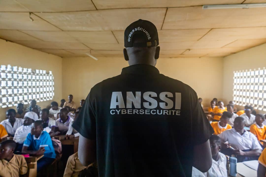 MINCOM_CI's tweet image. 📍Adiaké a accueilli la caravane nationale #EnLigneTousResponsables du @MICOM_CI. Élèves et enseignants se sont engagés pour un usage responsable du numérique et des réseaux sociaux. Une jeunesse consciente, actrice d’un internet citoyen et sécurisé. 💻✨
#CommunicationCI