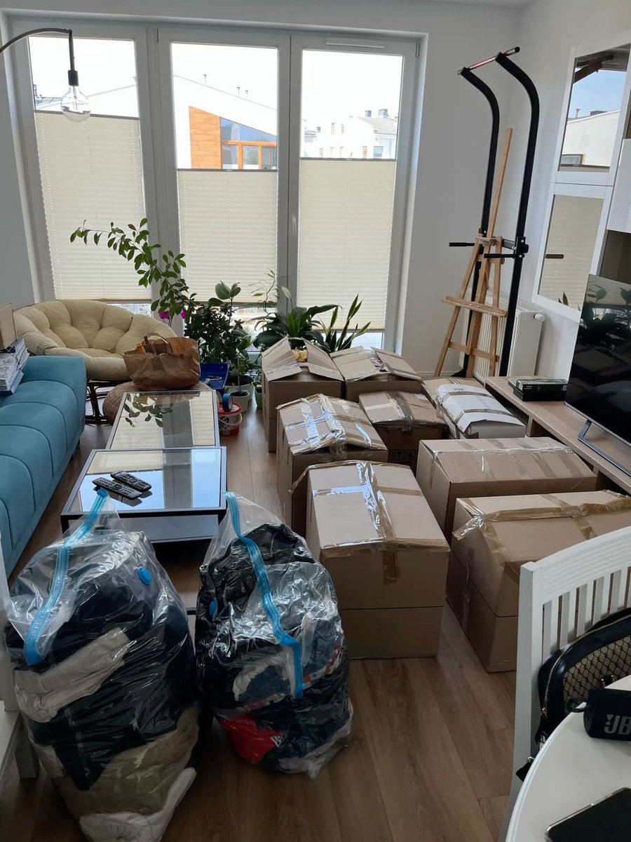 📍CEMPAKA GOLDEN RESIDENCE.
GOLD B–204.

Buru-buru pulang karena ditelfon barang pindahan ku udah dianter, ini….gimana beresinnya…