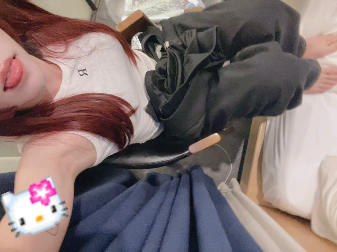 ...? 그저께 분명 에어컴 틀고 잤는데
어제부터 전기장판에서 못 나가겠엄 ㅜ

#시디