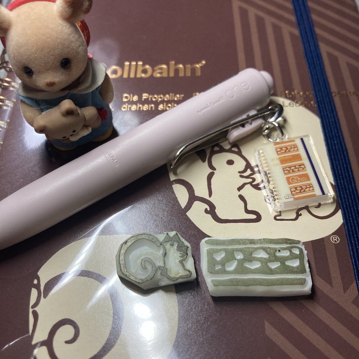 usausanoki's tweet photo. 耳掘り忘れてハチワレみたい https://t.co/psa3rgbFB3