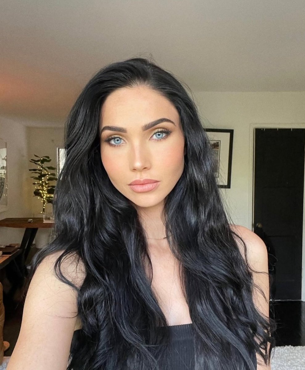 WhiteWolf_14's tweet image. I&apos;m currently rewatching a fantasy show called &quot;The Outpost&quot;. And I just saw that Jessica Green, who played the main character Talon, not only follows Henry Cavill on IG but also liked some of his posts. 🥰 #lovethat #theOutpost