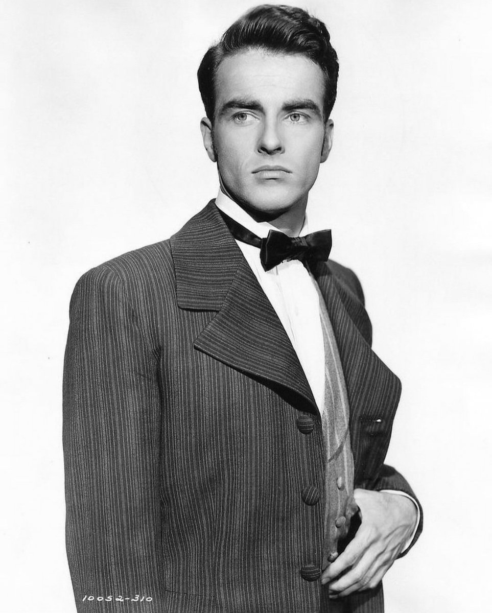 JuanmadelaPoza's tweet photo. #MontgomeryClift como Morris Townsend en una fotografía publicitaria de #LaHeredera (#TheHeiress, 1949), de #WilliamWyler. Se han cumplido 76 años del estreno de esta obra maestra del melodrama en Estados Unidos. Adaptación de la novela de #HenryJames #WashingtonSquare. https://t.co/GZVH4K9PQR