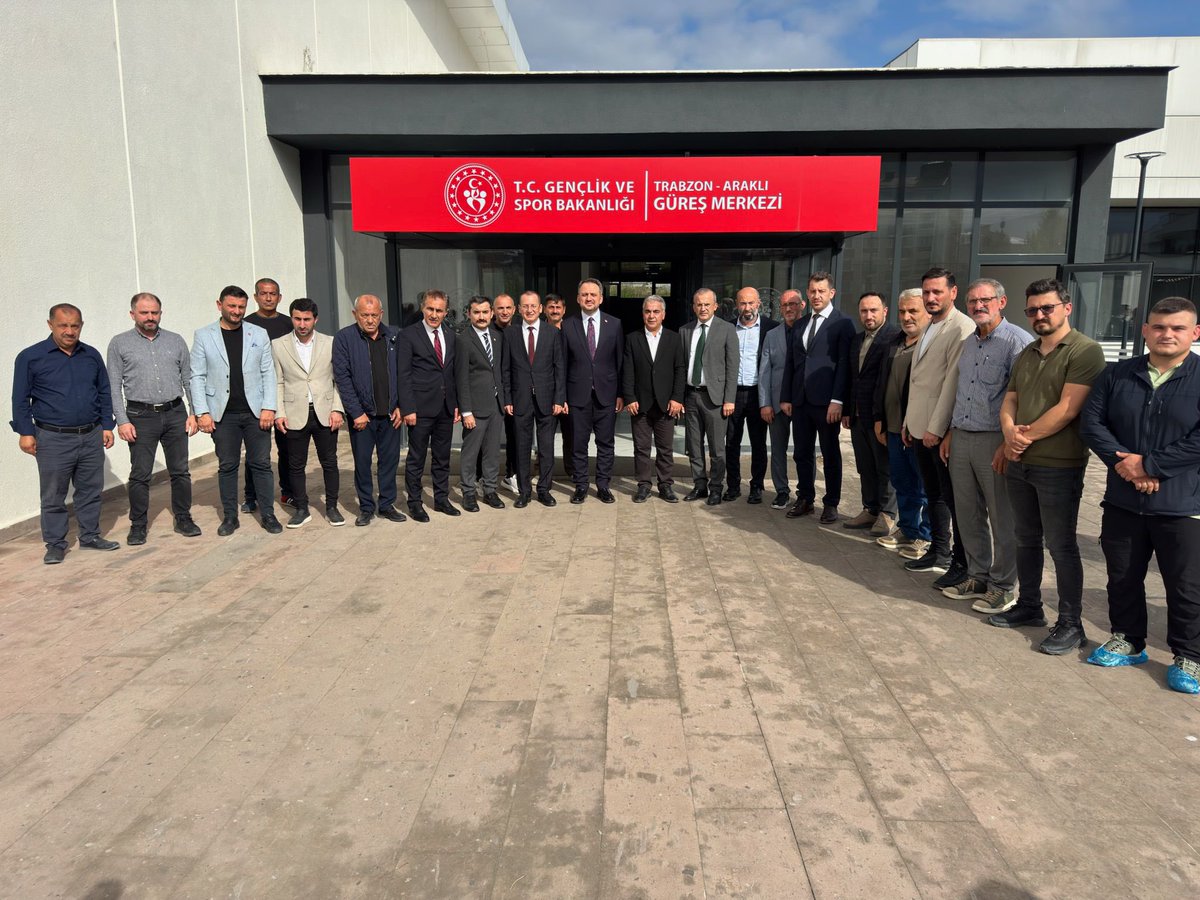 Gençlik ve Spor Bakan Yardımcısı Sayın Enes Eminoğlu, bir dizi ziyaret ve incelemelerde bulunmak üzere ilçemize teşrif etti.
Bakan Yardımcısı Sayın Enes Eminoğlu, Kaymakamımız Mehmet Ali Uzun, Belediye Başkanımız  Hüseyin Avni Coşkun Çebi ve ilçe protokolü tarafından karşılandı.