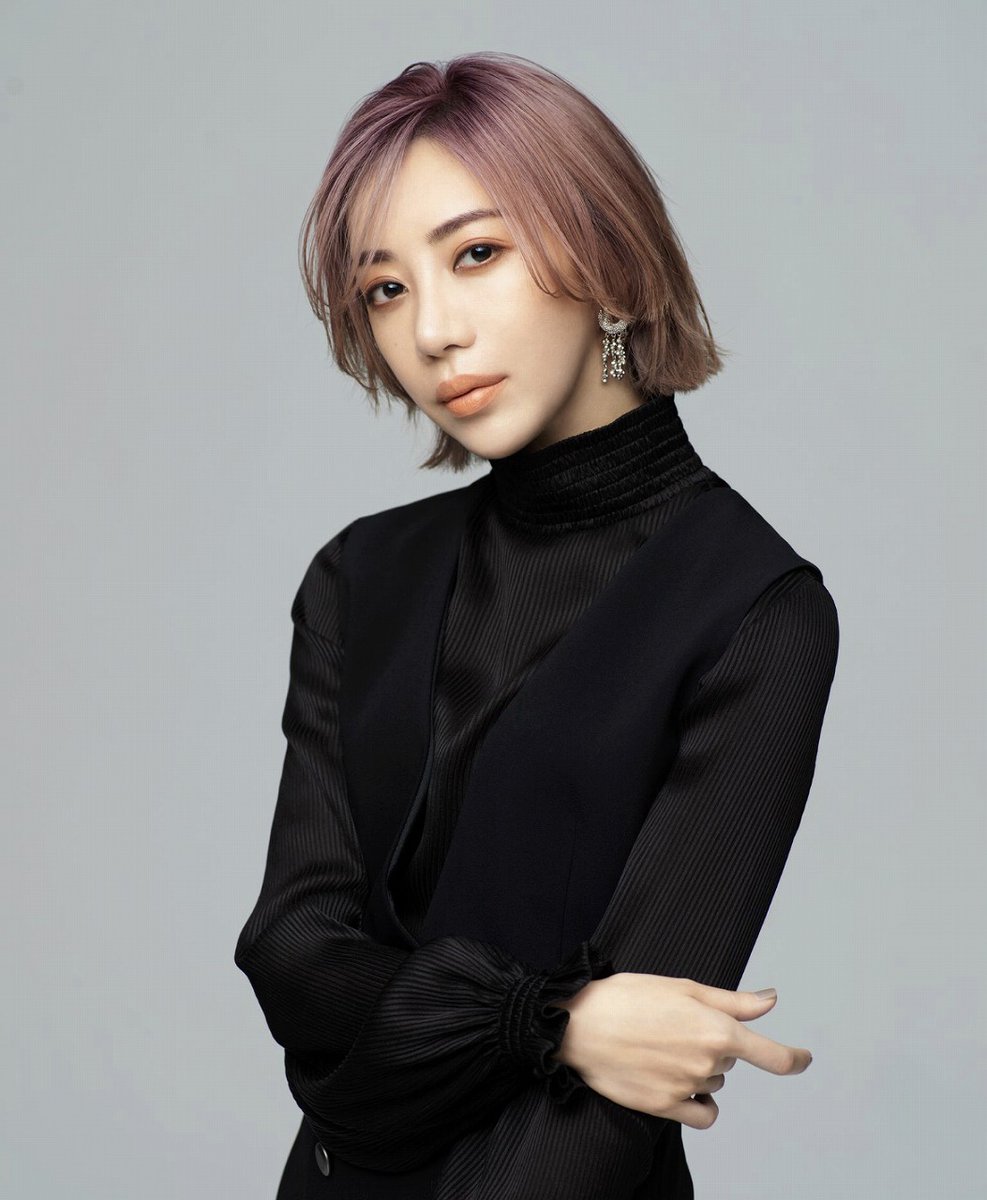 oricon's tweet photo. 元宝塚・美弥るりか
ジェンダーフリーな俳優を追及し
これまでにないキャラクターに挑戦❗️

ドラマ『UNREAL-不条理雑貨店-』
マトバ役で出演決定
https://t.co/NOfzPqfpqF

染谷俊之、小西詠斗
細貝圭、世古口凌、黒崎レイナ、新正俊
石黒英雄、加藤大騎、本島純政、大友康平

#美弥るりか #アンリアル https://t.co/2Iu1rH9TBF