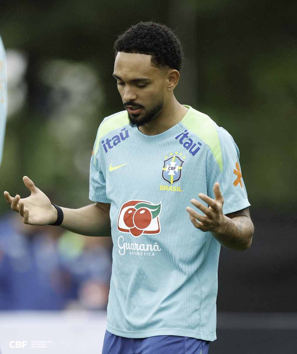 informafogo's tweet photo. Vitinho, em Seul, pela Seleção Brasileira. 🇧🇷 https://t.co/Yj5es3VWPr