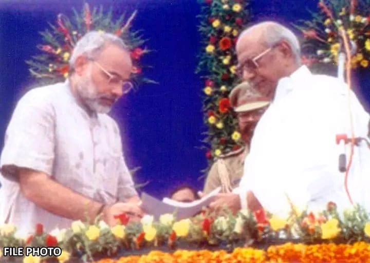 bhagchandtankda's tweet image. सेवा, समर्पण और सशक्त भारत की 24 वर्षीय यात्रा।
7 अक्टूबर 2001 वह ऐतिहासिक दिन है, जब एक साधारण परिवार से निकले असाधारण व्यक्तित्व श्री नरेन्द्र मोदी जी ने गुजरात के मुख्यमंत्री के रूप में शपथ लेकर जनसेवा के नए युग की शुरुआत की थी।
@narendramodi #PMModiji #24YearsOfSeva
