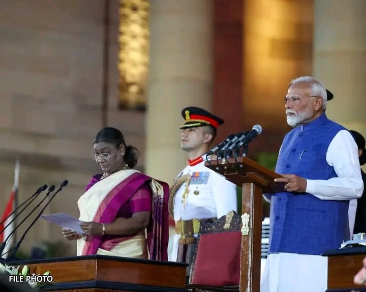 bhagchandtankda's tweet image. सेवा, समर्पण और सशक्त भारत की 24 वर्षीय यात्रा।
7 अक्टूबर 2001 वह ऐतिहासिक दिन है, जब एक साधारण परिवार से निकले असाधारण व्यक्तित्व श्री नरेन्द्र मोदी जी ने गुजरात के मुख्यमंत्री के रूप में शपथ लेकर जनसेवा के नए युग की शुरुआत की थी।
@narendramodi #PMModiji #24YearsOfSeva