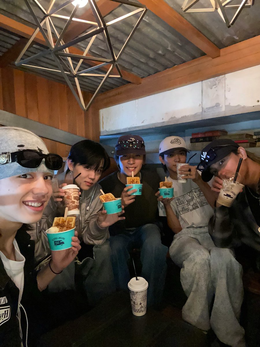 LIL_LEAGUE_'s tweet photo. 【#難波碧空🐨】

AMAZING COFFEEにお邪魔しました🙇🏽✨
焼きいも珈琲 &amp; 焼きいもワッフルバーを
いただきました☕️🍠
秋を感じられる味、
最高に美味しかったです！！
ありがとうございました！！

#LILLEAGUE
#LIL_WonderIsland https://t.co/6fr2mibxR6
