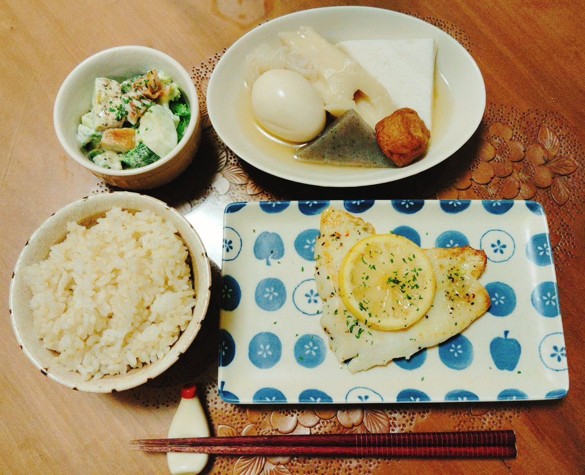 夕飯は白身魚の塩麹焼き、２日目のおでん、アボカドとチキンのサラダ。
#おうちごはん