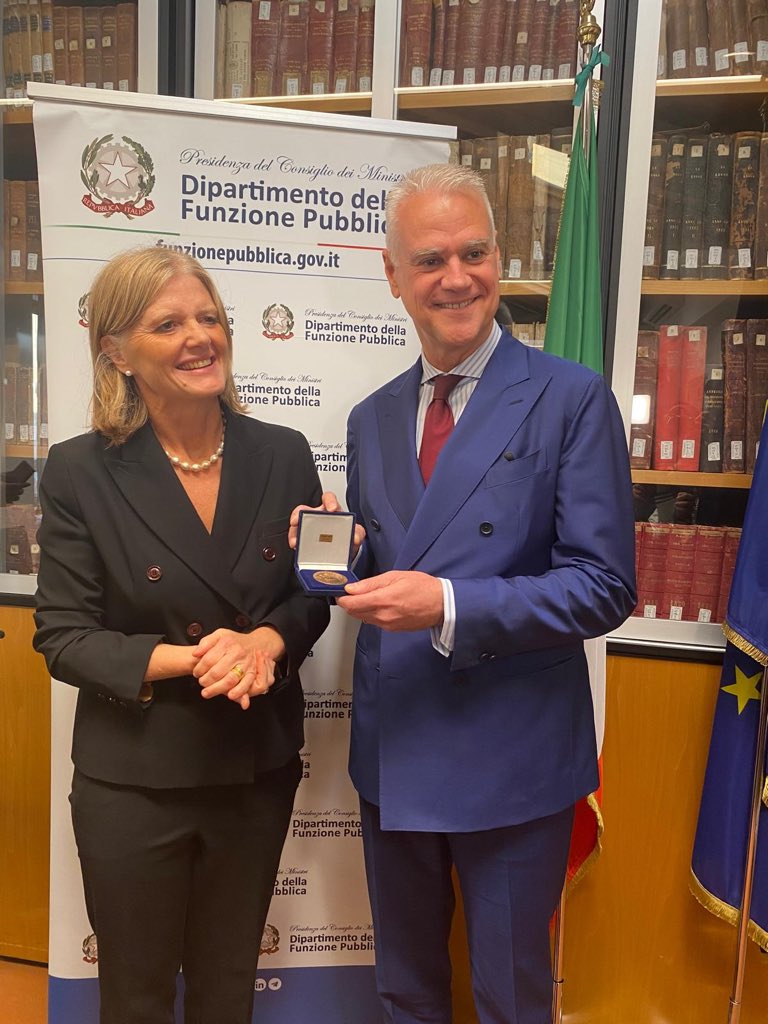 UniVerona's tweet photo. Oggi, 7/10, ospite in #Univr nell’ambito del convegno “La Riforma del mercato del lavoro della PA” in #Univr #PaoloZangrillo, ministro per la Pubblica Amministrazione
 #Univr #PA #Convegno #Giurisprudenza #PubblicaAmministrazione https://t.co/Cjzh9i6KqH