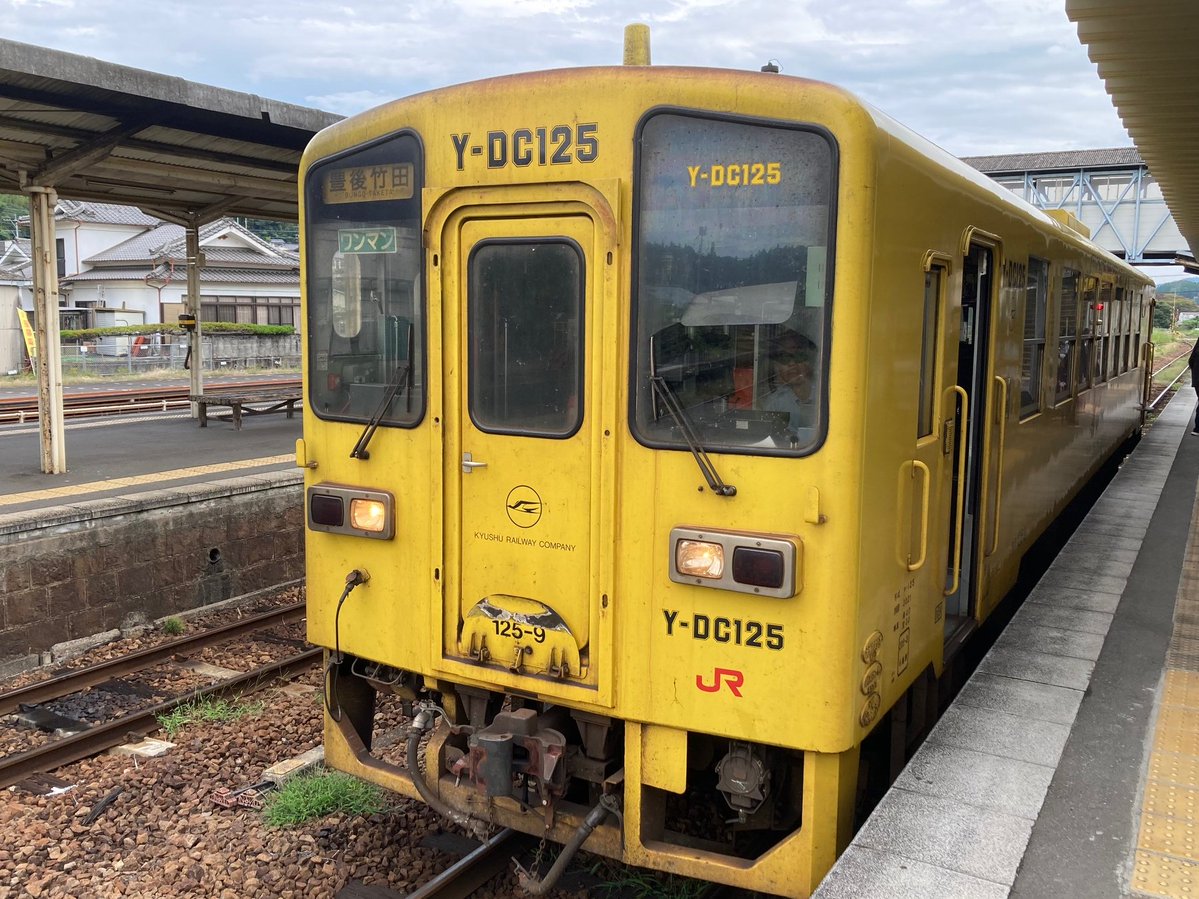 こんばんは

10月の声を聞いて　早くも1週間
こちらは日中まだまだ夏です

昨日は中秋の名月　今日は十六夜満月
どちらも良く見えました

先日カタツムリが
生きてるの見るの何十年ぶりだろ