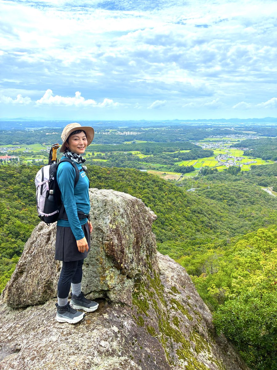 sokoyama_bsa's tweet image. 明日10月8日 (水) よる10時30分放送！

本上まなみさんが兵庫県加東市の三草山へ⛰️
兵庫県最大の美しいため池や、播磨の山々を望める展望スポットが満載！
山頂からは、大阪湾や淡路島を望む大パノラマが✨

ぜひご覧ください👀

#そこ山
#本上まなみ
#BS朝日
#マムート
#登山
#三草山