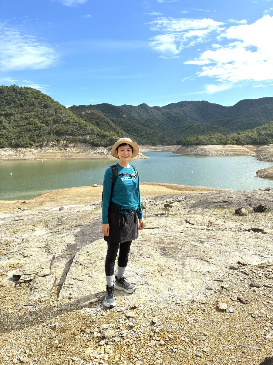 sokoyama_bsa's tweet image. 明日10月8日 (水) よる10時30分放送！

本上まなみさんが兵庫県加東市の三草山へ⛰️
兵庫県最大の美しいため池や、播磨の山々を望める展望スポットが満載！
山頂からは、大阪湾や淡路島を望む大パノラマが✨

ぜひご覧ください👀

#そこ山
#本上まなみ
#BS朝日
#マムート
#登山
#三草山