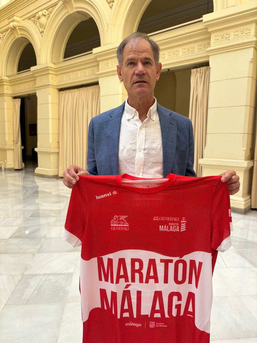 AbelAntonRun's tweet photo. 🔴¡Presentada la camiseta del @maratonmalaga 2025!🔴

Y la mejor noticia: ¡Vamos directos a récord de participación el próximo 14 de diciembre! Cerca de 20.000 corredores en Málaga harán historia.

¡Os espero!

#GeneraliMaratonMalaga #Récord #AbelAnton #Maraton #Malaga #42K https://t.co/hYhOXostS8
