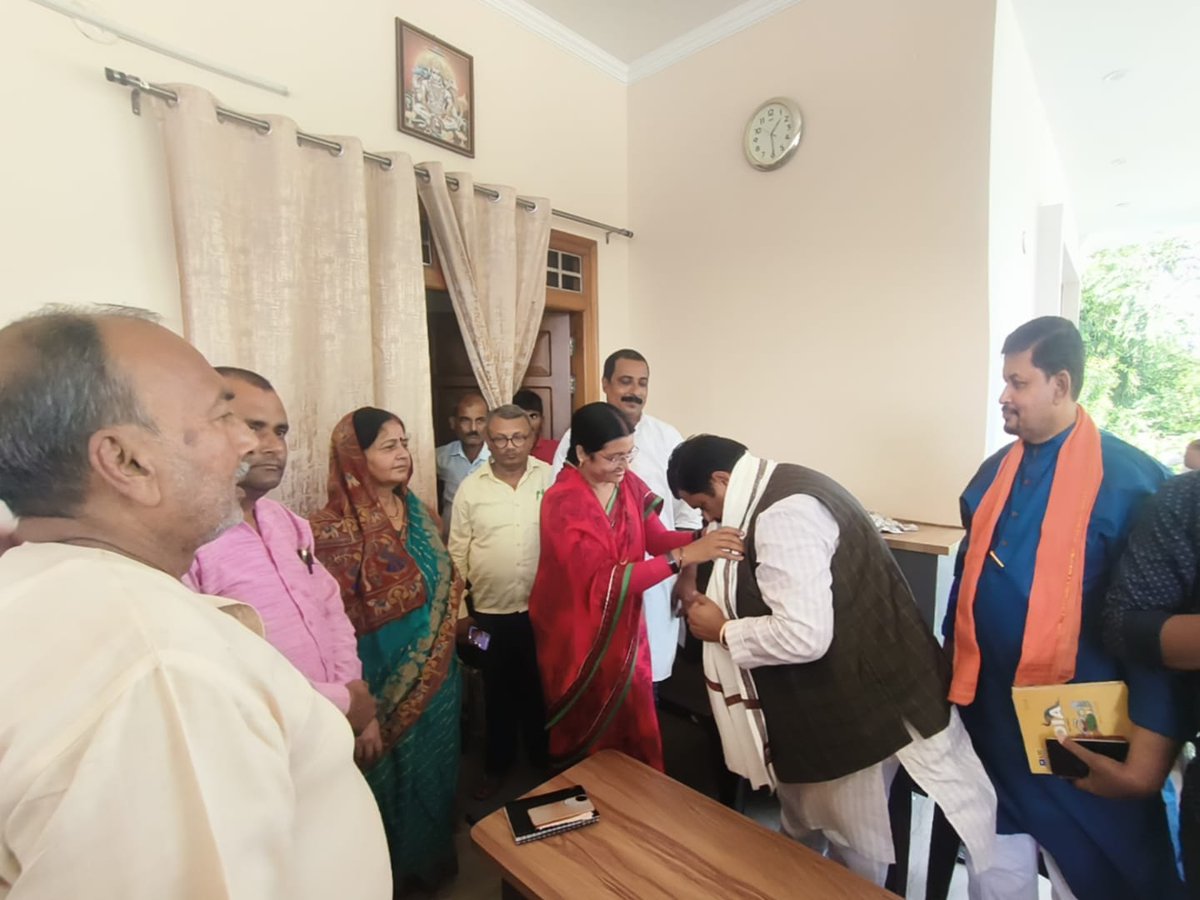 DrKPSinghYadav's tweet image. बिहार विधानसभा चुनाव 2025 के निमित्त आज भारतीय जनता पार्टी, कल्याणपुर विधानसभा की महत्वपूर्ण बैठक सम्पन्न हुई।

बैठक में संगठन की रणनीति, बूथ स्तर की सशक्त तैयारी, तथा एनडीए सरकार की जनकल्याणकारी योजनाओं को घर-घर पहुँचाने के संकल्प हेतु विस्तृत चर्चा हुई।

बैठक में प्रमुख रूप से…