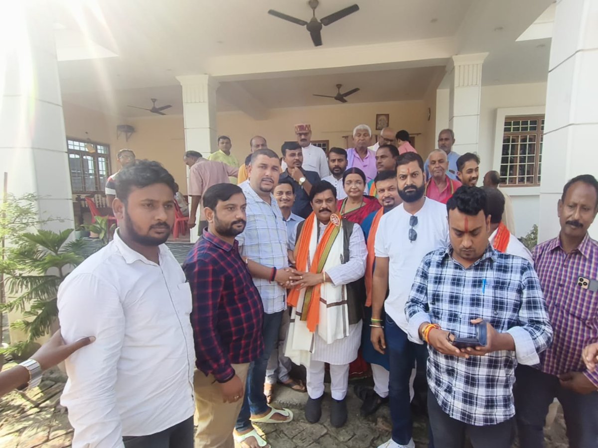 DrKPSinghYadav's tweet image. बिहार विधानसभा चुनाव 2025 के निमित्त आज भारतीय जनता पार्टी, कल्याणपुर विधानसभा की महत्वपूर्ण बैठक सम्पन्न हुई।

बैठक में संगठन की रणनीति, बूथ स्तर की सशक्त तैयारी, तथा एनडीए सरकार की जनकल्याणकारी योजनाओं को घर-घर पहुँचाने के संकल्प हेतु विस्तृत चर्चा हुई।

बैठक में प्रमुख रूप से…