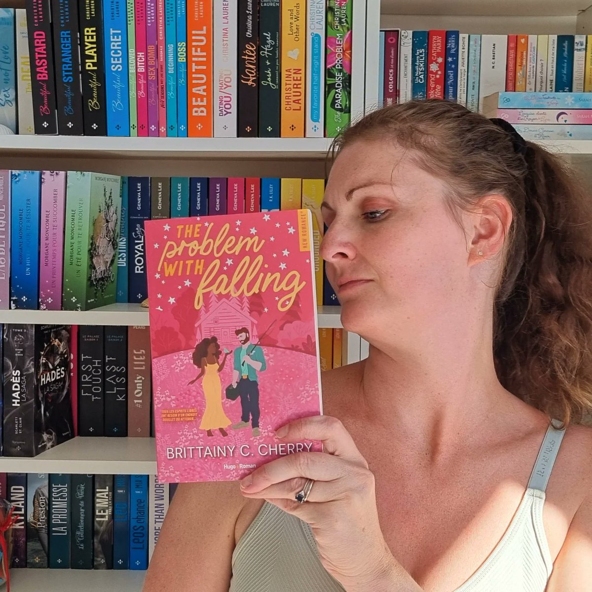 “Je sais que tu souris lorsque tu as envie de pleurer. Je sais que tu pleures quand tu as envie de hurler. Je sais que tu rigoles quand ton cœur se brise.” - The problem with falling de Brittainy C. Cherry 🤍
•
Ma chronique est sur le blog. 💻
•
Qu’en as-tu pensé ? 😘