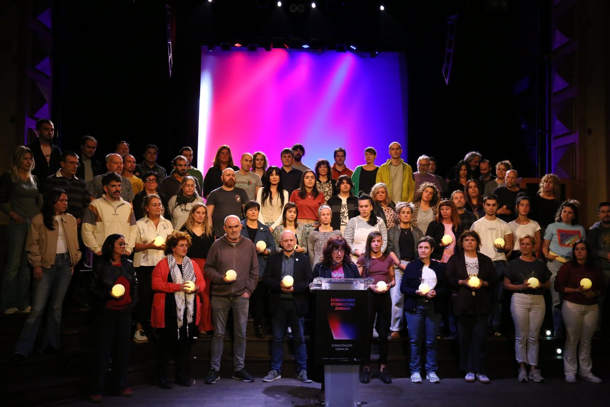 💥 Euskararen etorkizuna jokoan dagoen honetan, euskaltzale guztiei dei egin diegu indarrak batzeko.

Abenduaren 27an milaka euskaltzale batuko gara euskararen etorkizunaren aldeko ekitaldian. Euskaltzaleon garaia da!

📝 Sarrerak urriaren 16tik aurrera👇 kontseilua.eus/pizkundea/aben…
