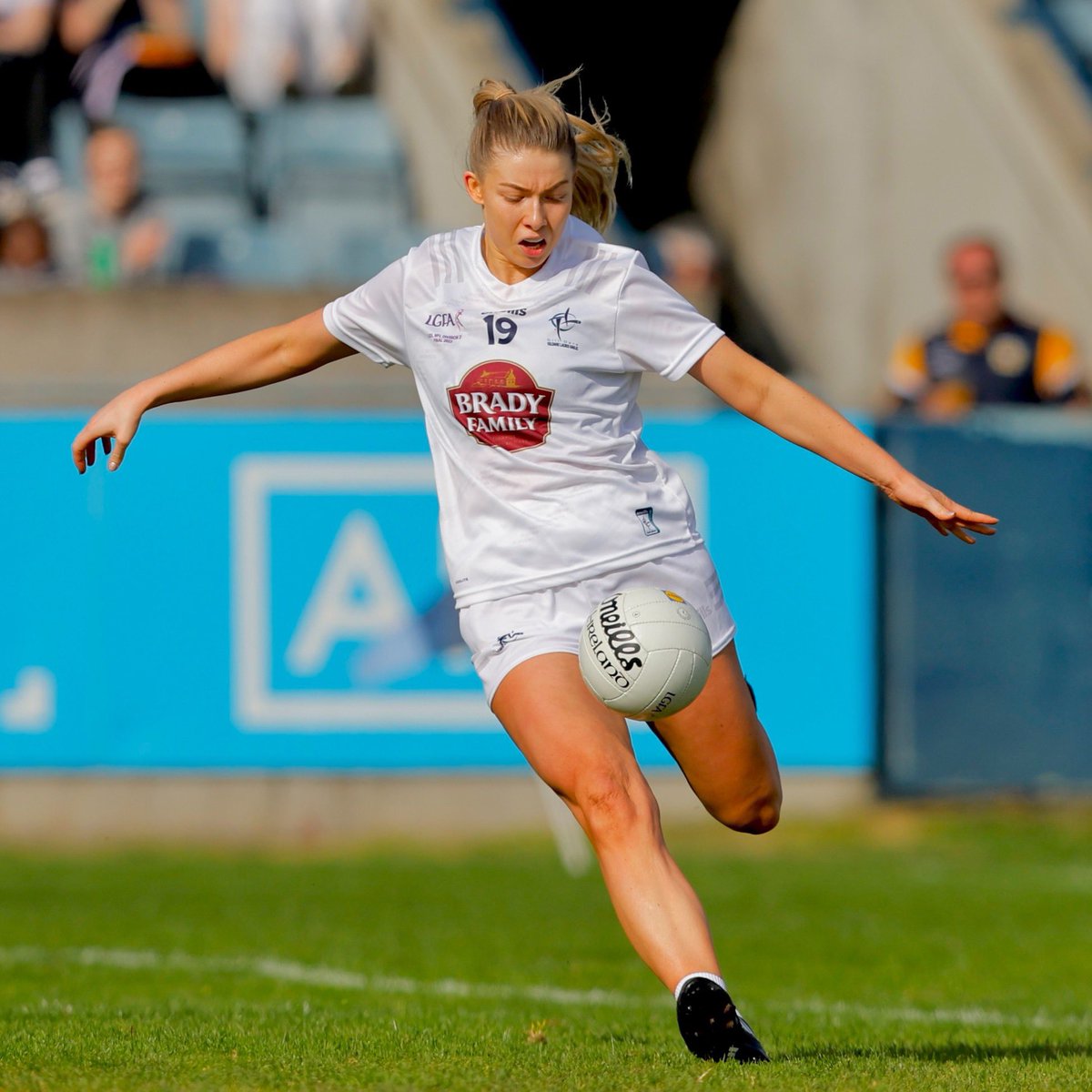 Kildare LGFA wish to thank and acknowledge Claire Sullivan and Ellen Dowling for their outstanding service and commitment to Kildare LGFA following their announcement to retire from Inter County Football.